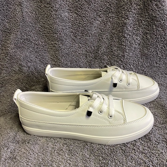 Women’s sports shoes - Picture 1 of 5